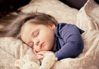 Schlafendes Kind im Bett