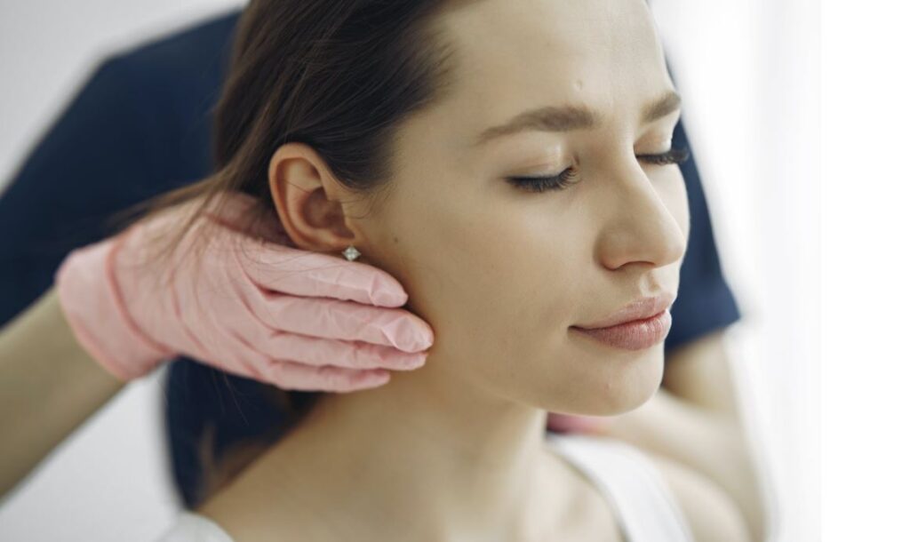 Haut behandeln mit Microneedling