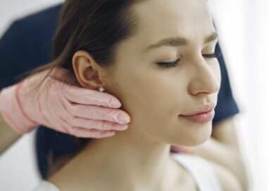 Haut behandeln mit Microneedling