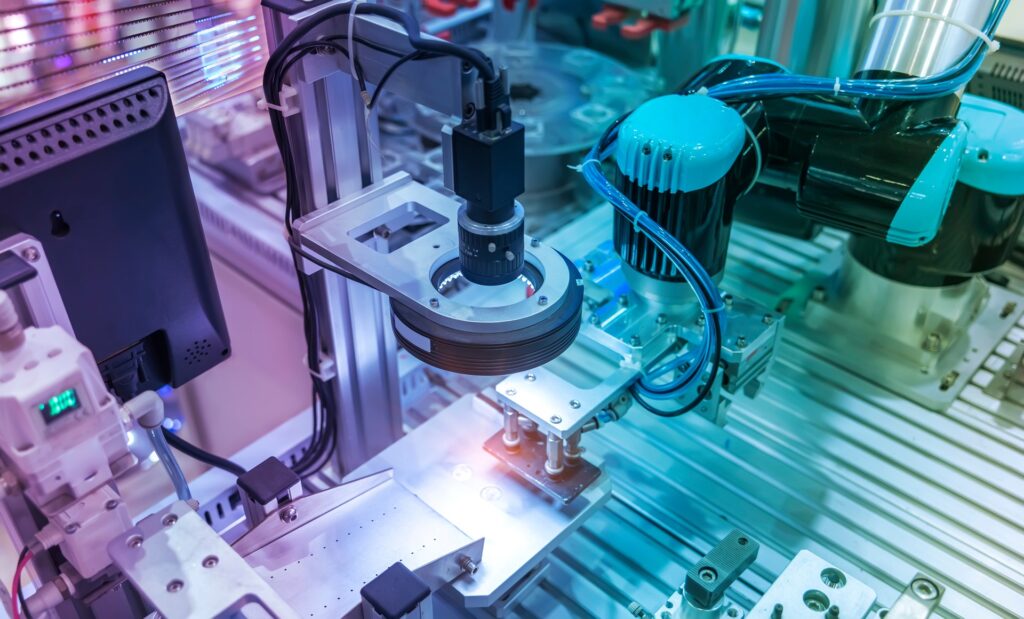 Moderne automatisierte Fertigung mit integrierter Sensortechnik | Drucksensor