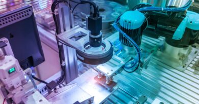 Moderne automatisierte Fertigung mit integrierter Sensortechnik | Drucksensor