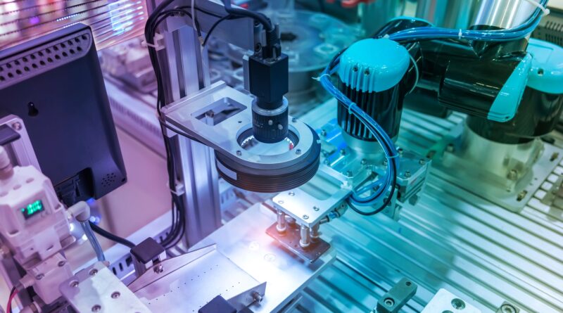Moderne automatisierte Fertigung mit integrierter Sensortechnik | Drucksensor